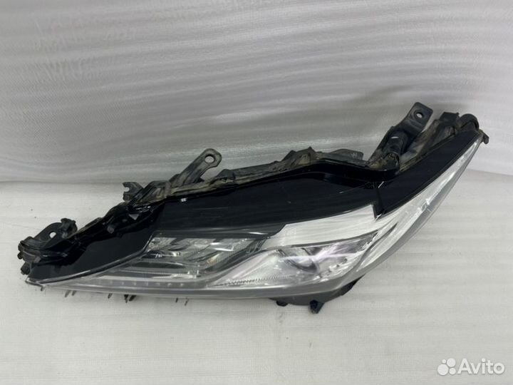 Фара LED передняя левая Toyota Camry V70/V75