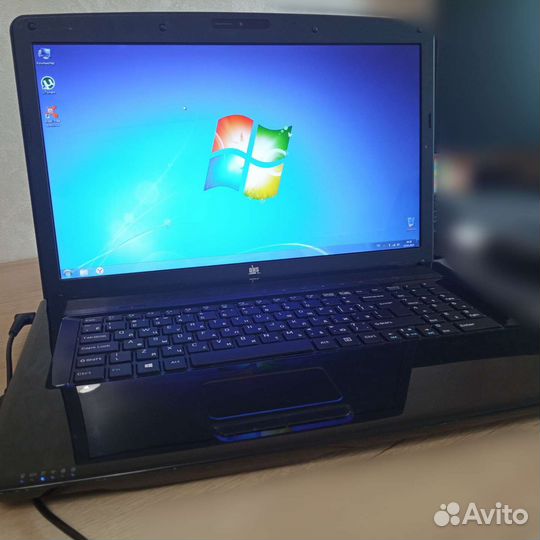 Ноутбук 17,3 дюймов, i3, ssd, без аккум