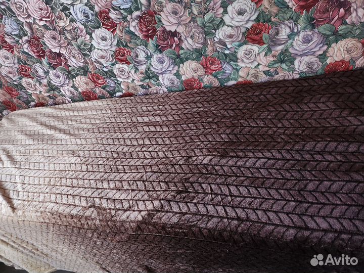 Пледы и покрывало новые