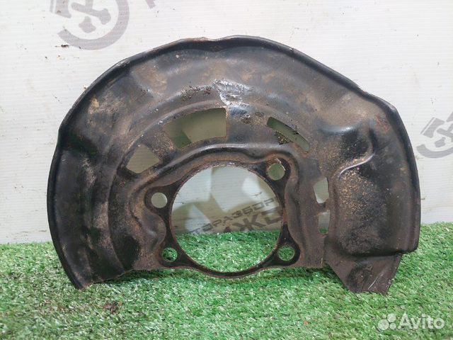 Пыльник тормозного диска передний левый Toyota