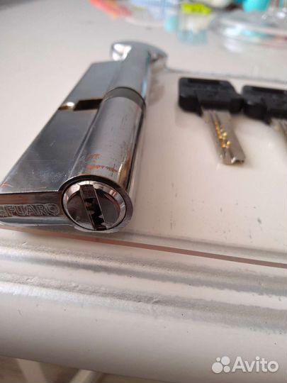 Цилиндровый механизм личинка +замок для гаража б/у