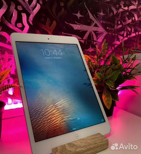 iPad mini белого цвета LTE рст