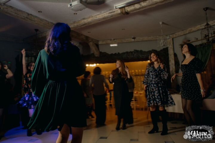 Певица на праздник