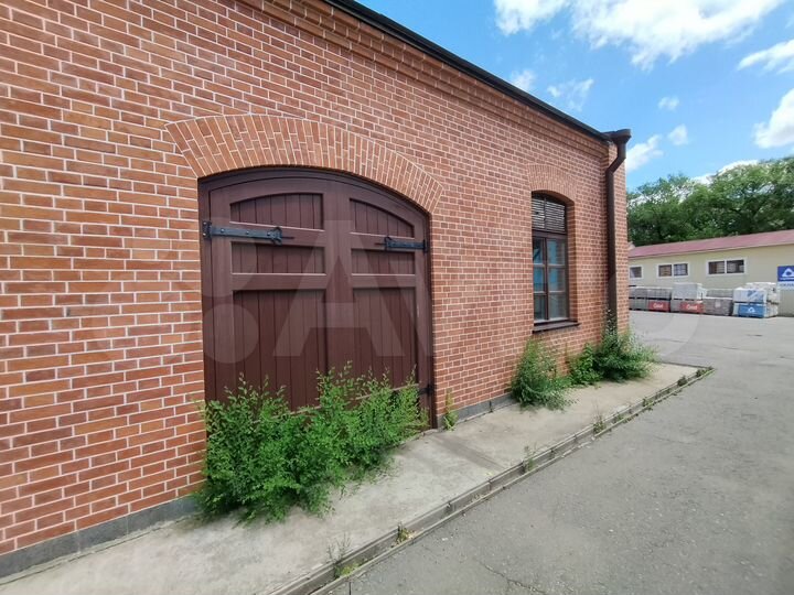 Здание, 2300 м²