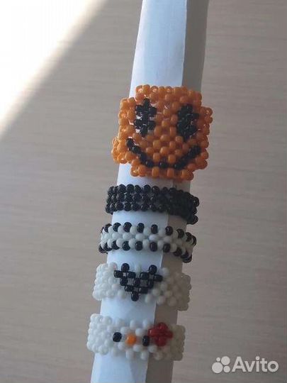 Ожерелье, серьги, кольца из бисера. Ручная работа