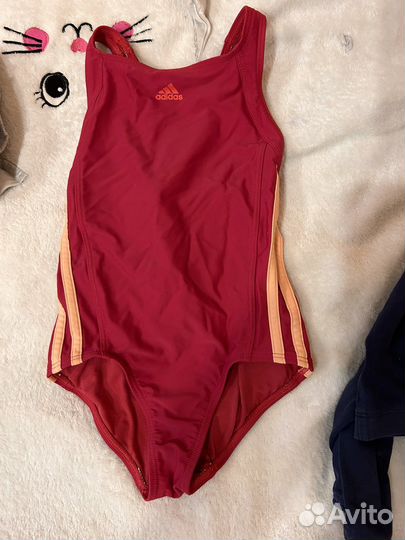 Халат, шапка для бассейна и купальник