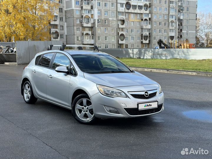 Opel Astra 1.6 МТ, 2011, 110 000 км