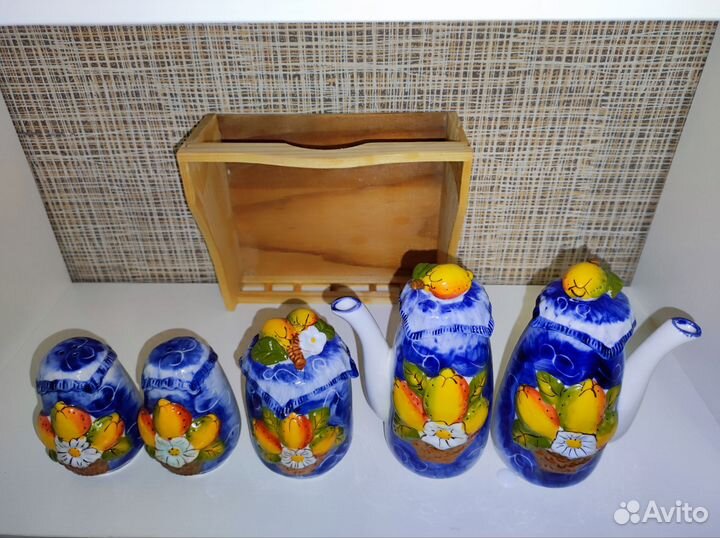 Новый кеpaмичeский набор нa деpeвяннoй пoдcтавкe