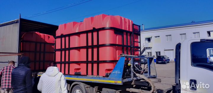 Емкость пластиковая в обрешетке под воду кас жку