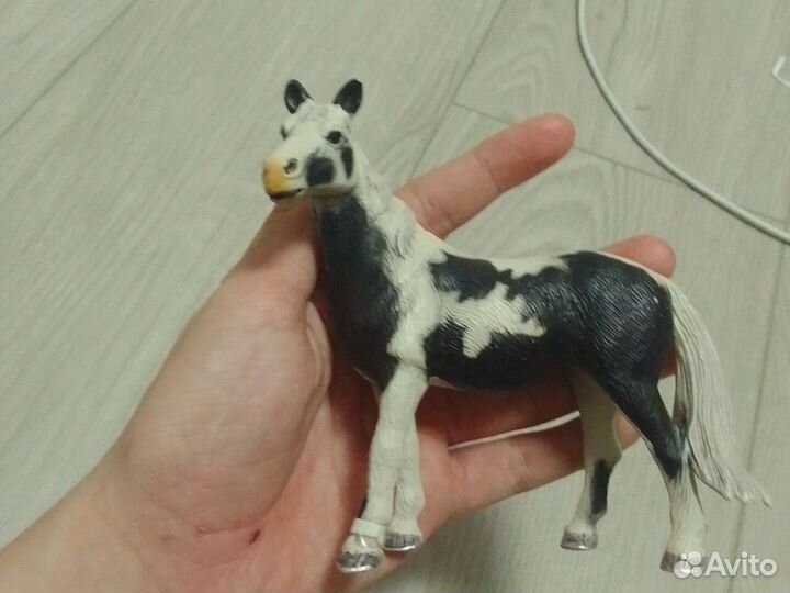 Фигурки лошади и телёнка