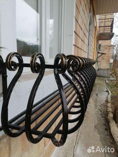 Кованная цветочница