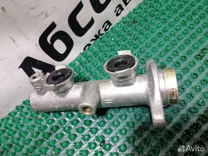 Главный тормозной цилиндр Nissan Primera P10