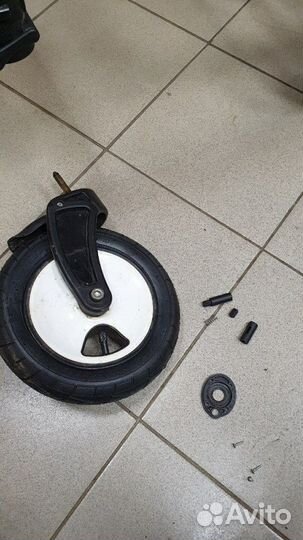 Фиксатор переднего колеса коляски mateo