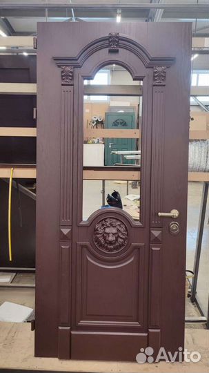 Входные элитные двери в дом