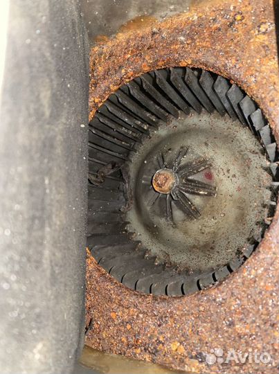 Моторчик печки mazda 323 Cba купе Z5