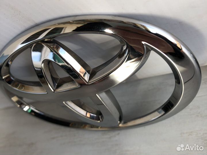 Toyota Camry V70 Эмблема