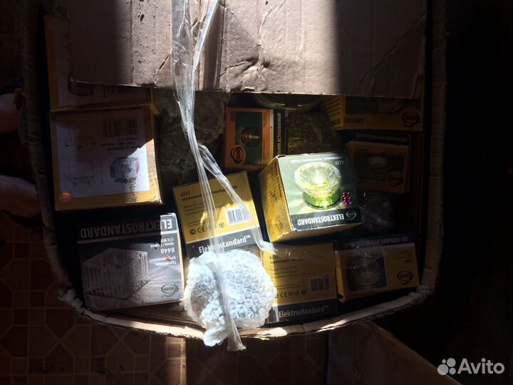 Точечный светильник, почти ничего не осталось