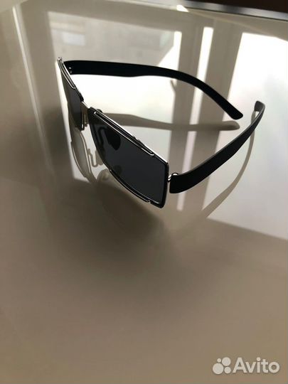 Очки солнцезащитные