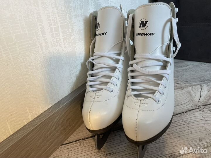 Коньки фигурные 37 размер