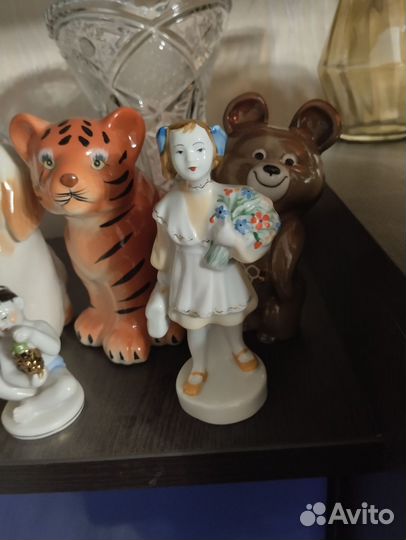 Статуэтка фарфор