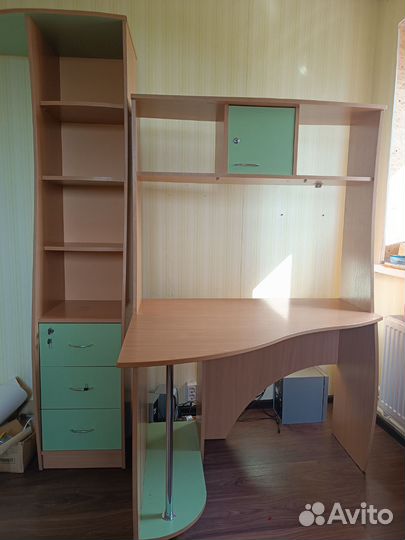 Компьютерный стол+ стеллаж