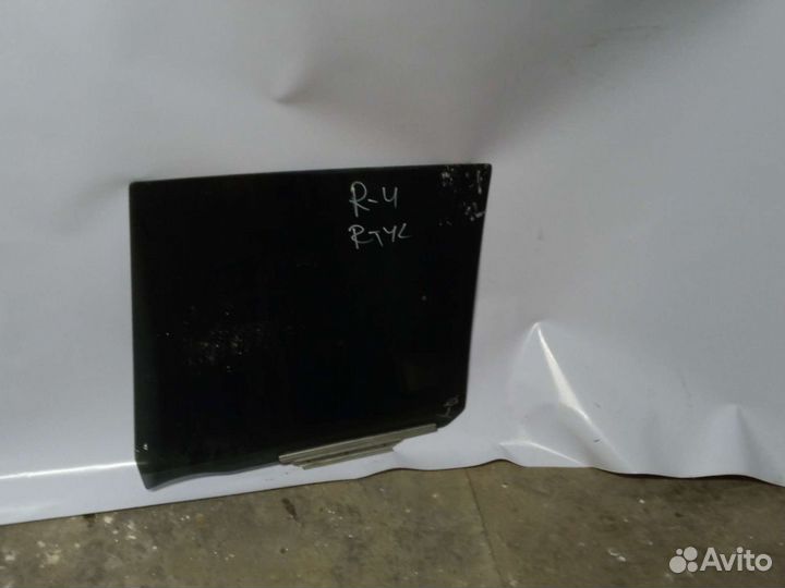 Toyota RAV4 2002 г дверные кузовные стёкла