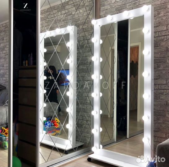 Гримерное зеркало с подсветкой