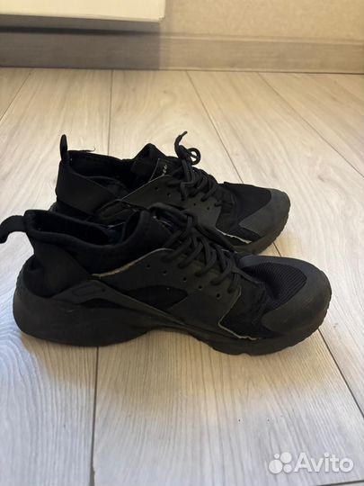 Кроссовки набором