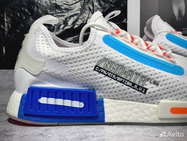 Кроссовки adidas boost белые