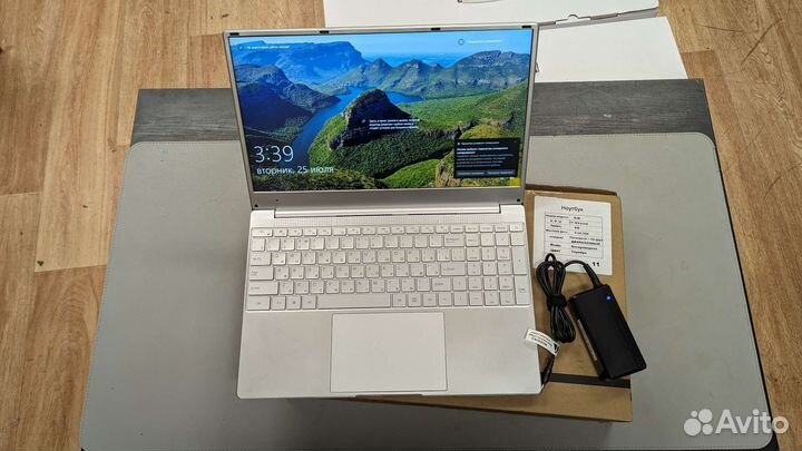Ноутбук 15,6 ips i7 ssd 512 новый