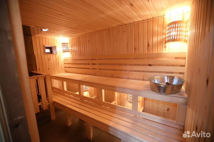 Баня с бассейном и бильярдом