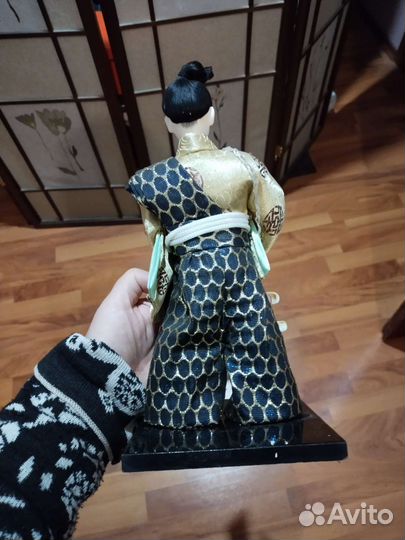 Фигурка самурая на подставке