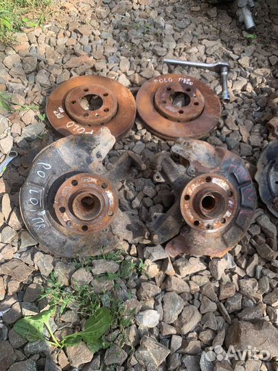 Volkswagen polo кулак поворотный правый ступица