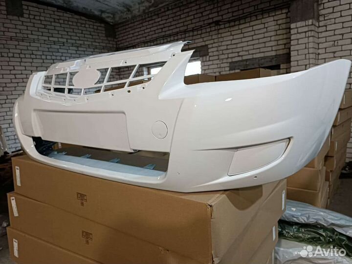 Бампер передний Лада приора белый белое облако