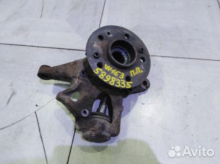 Кулак передний правый A1633300520