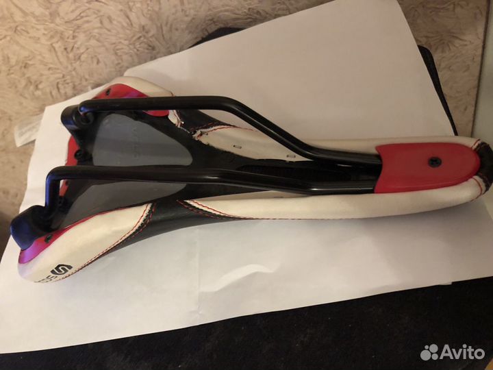 Седло для велосипеда Scape