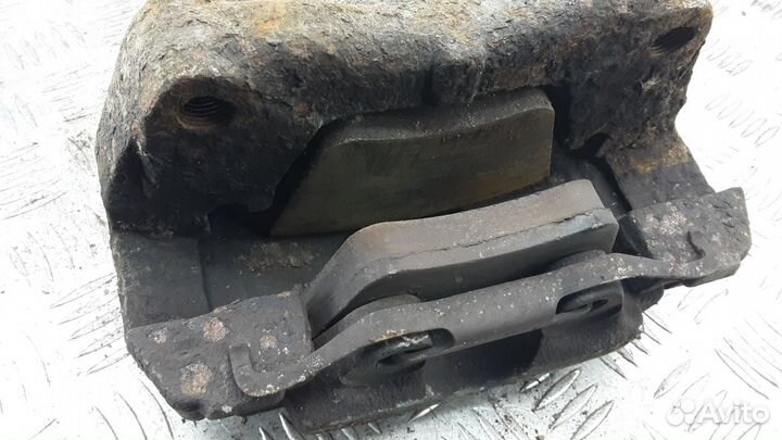 Суппорт передний правый Volkswagen Transporter T5