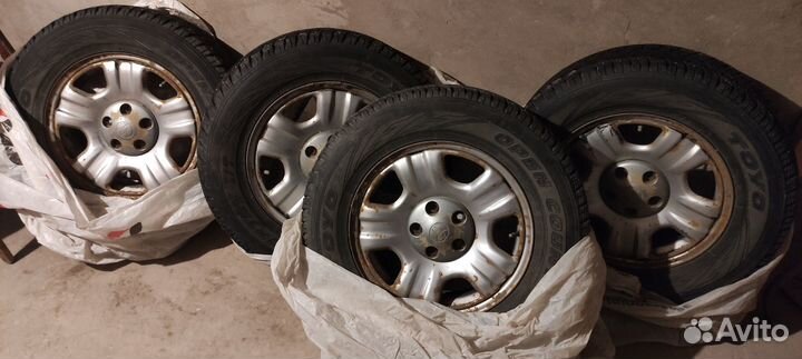 Колеса в сборе зимние toyo r16 215/70