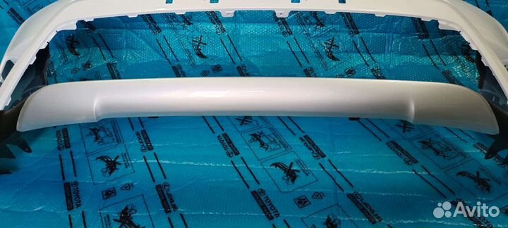 Бампер RAV4 4 белый с губой и спойлером 2015-2019