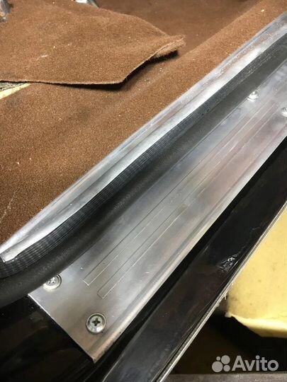 Порожки волга газ 24 3102 029салон под дверями нов