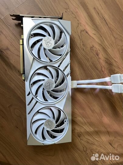 Msi RTX 4070 gaming x slim white