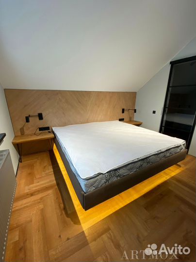 Парящая кровать на металлокаркасе