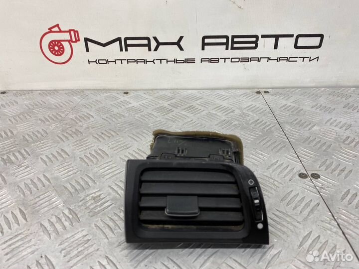 Б/У Дефлектор вентиляции центральной консоли