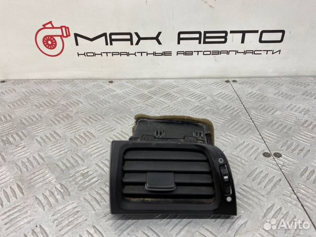 Б/У Дефлектор вентиляции центральной консоли