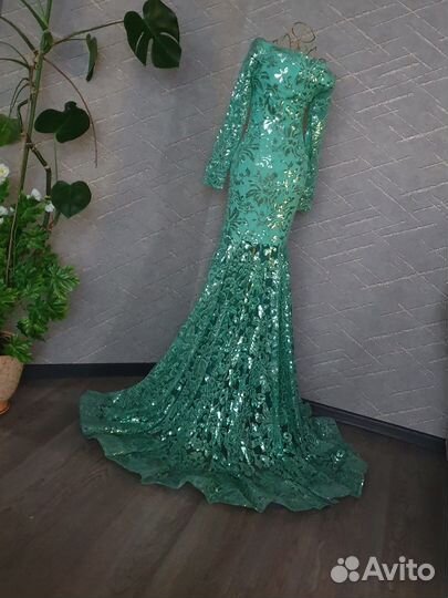 Женское вечернее платье