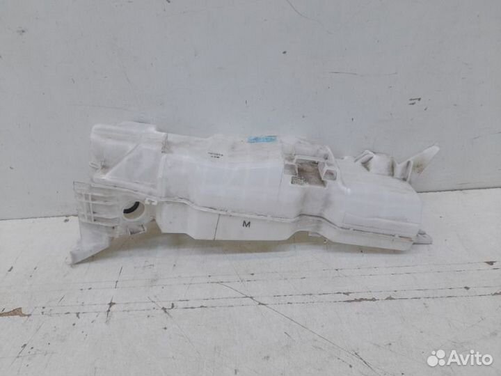 Бачок омывателя Toyota Land Cruiser 200 2012-2021