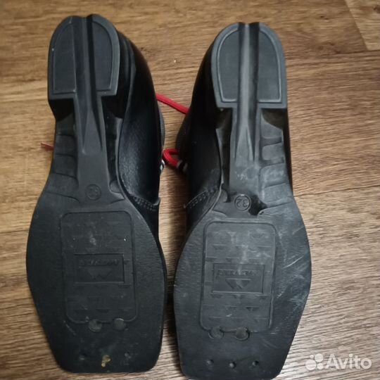 Лыжные ботинки детские р-р 32