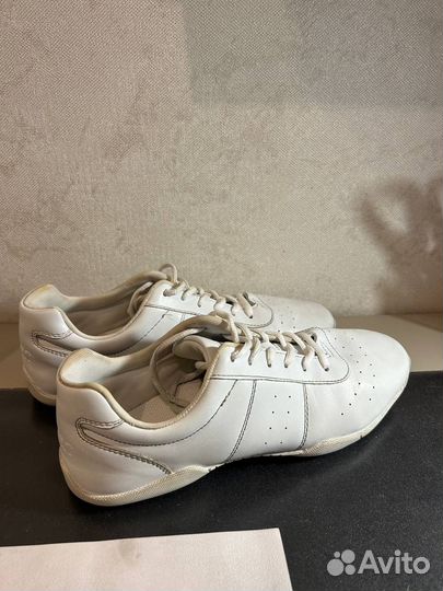 Кроссовки для чирлидинга