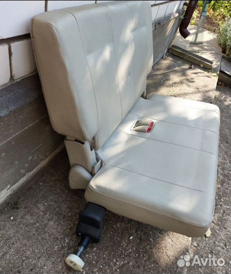 Третий ряд сидений mitsubishi pajero 4 бежевый