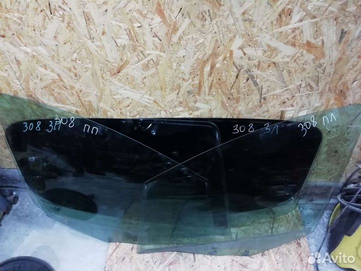 Стекла на Peugeot 308